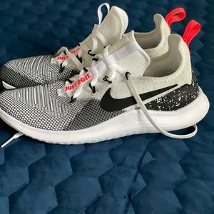 Nike Free TR 8 Size 9